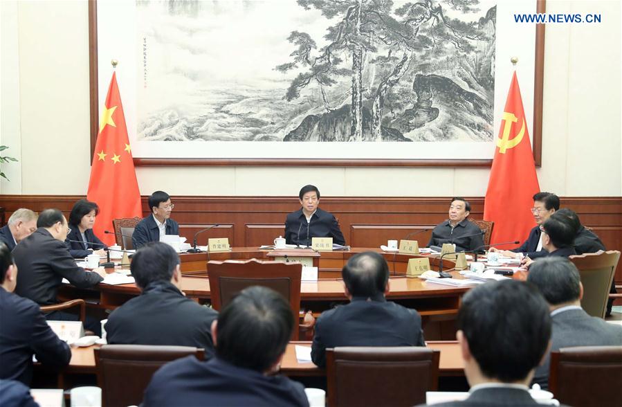 De hauts législateurs étudient le discours de Xi Jinping sur la gouvernance du Parti