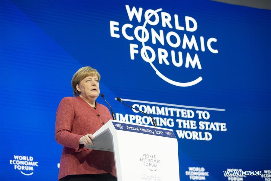 Merkel promet de protéger le multilatéralisme à la réunion annuelle du Forum économique mondial