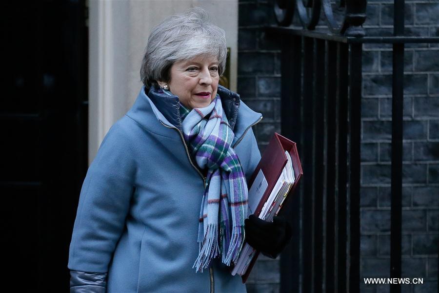 Les parlementaires britanniques demandent à Theresa May de renégocier l'accord de Brexit