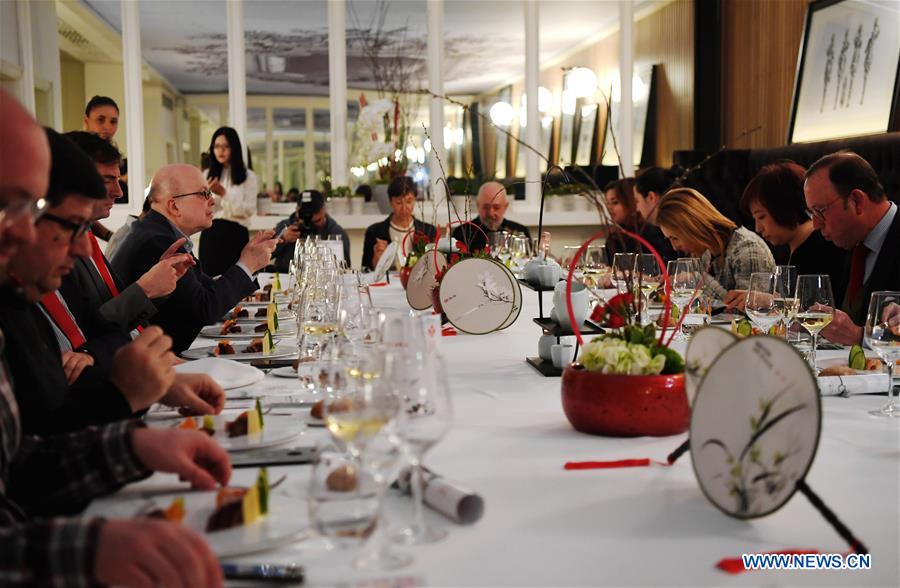 Madrid : un dîner de famille traditionnel de la Fête du Printemps pour les médias