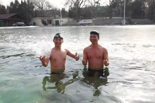 La natation d'hiver en plein air en hiver bientôt au programme de l'Université Tsinghua ?
