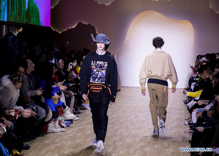La marque de sportswear chinoise Li Ning présente sa nouvelle collection à New York 