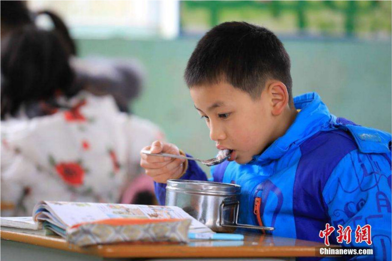 650 000 personnes s'occupent des enfants chinois pauvres