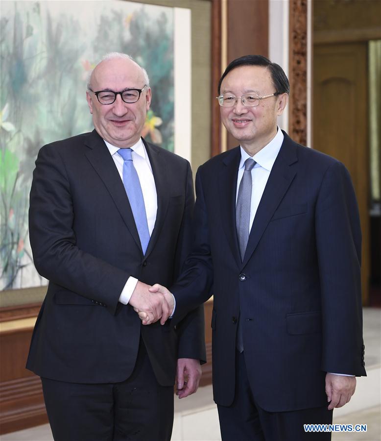 De hauts responsables chinois rencontrent un conseiller diplomatique du président français