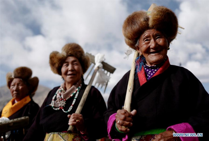 Tibet : une cérémonie pour marquer les débuts des labours de printemps