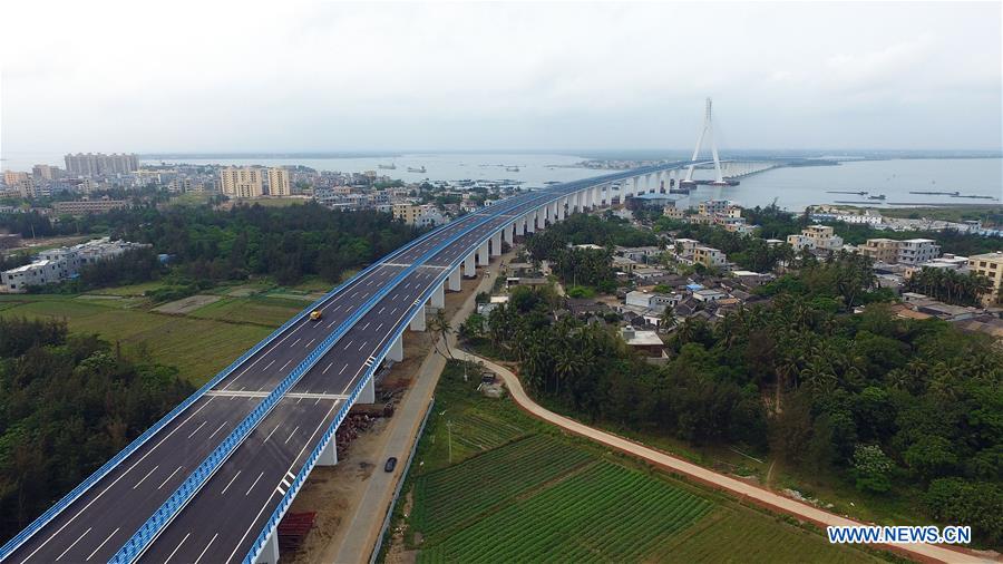 La Chine ouvre le premier pont traversant la mer et des failles actives