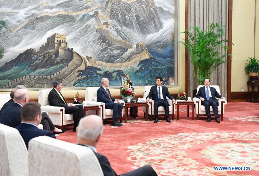 Un haut législateur chinois rencontre une délégation américaine