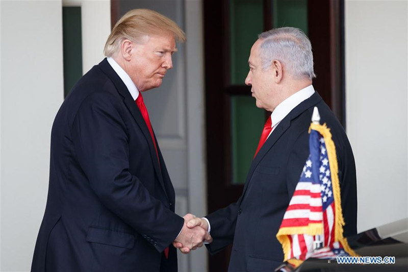 Trump signe un décret reconnaissant la souveraineté d'Israël sur le plateau du Golan