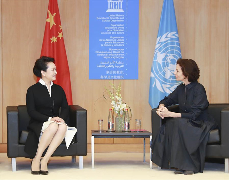 Peng Liyuan participe à la session extraordinaire de l'UNESCO sur l'éducation des filles et des femmes