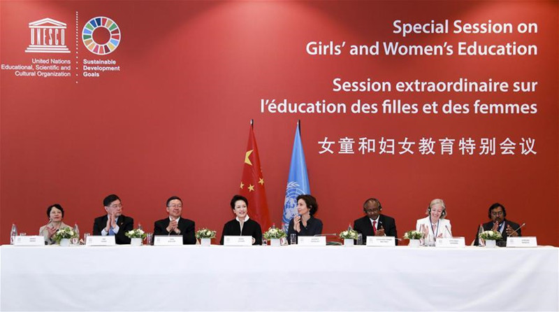 Peng Liyuan participe à la session extraordinaire de l'UNESCO sur l'éducation des filles et des femmes