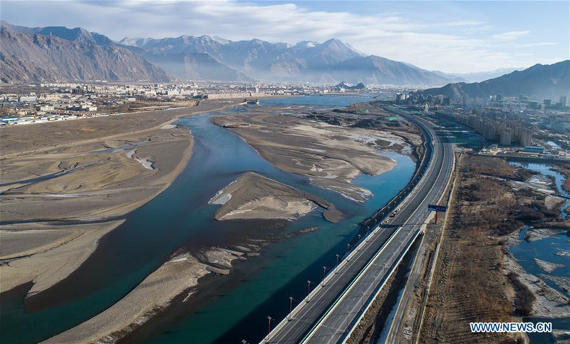 Les infrastructures du Tibet se sont améliorées grâce à un réseau de transport complet