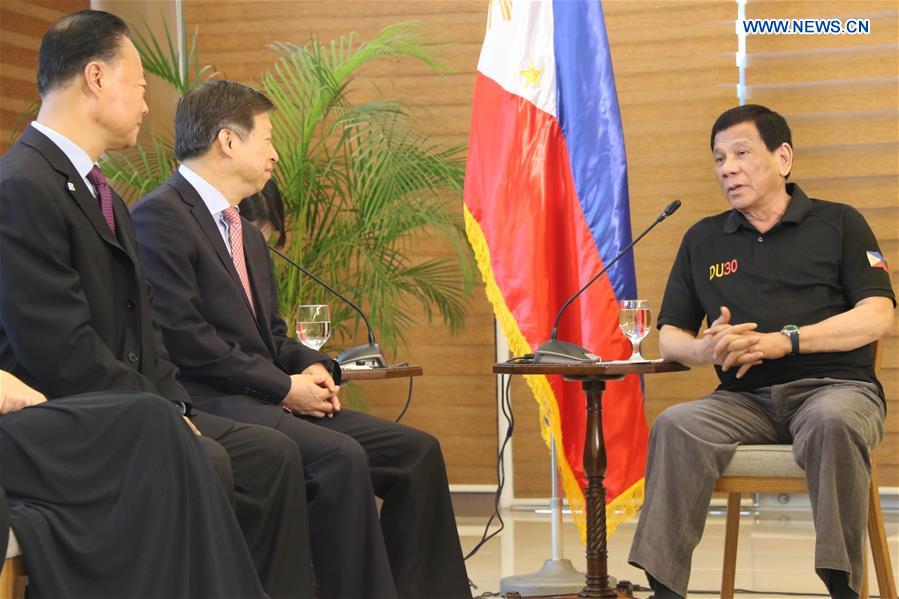 La Chine et les Philippines s'engagent à établir des relations 