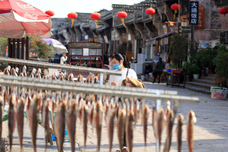 Anhui : un vieux village propose une promenade dans la vie traditionnelle
