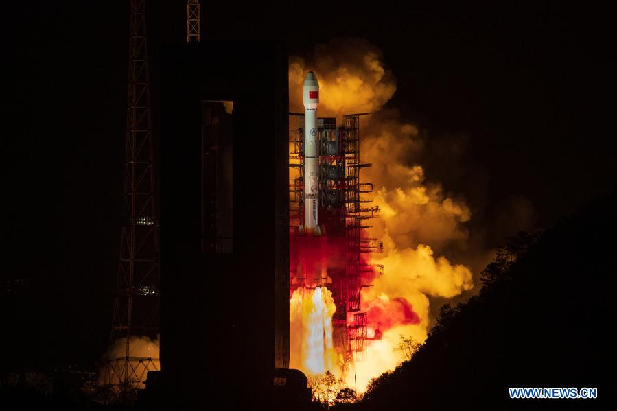 La Chine lance un nouveau satellite de relais de données