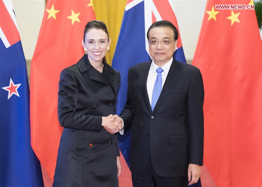 Entretien entre le Premier ministre chinois et la Première ministre de la Nouvelle-Zélande