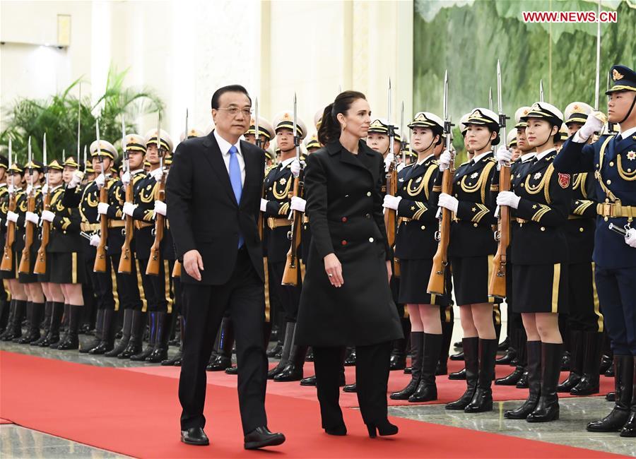Entretien entre le Premier ministre chinois et la Première ministre de la Nouvelle-Zélande