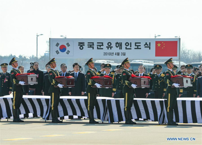 La Corée du Sud remet à la Chine les restes de dix soldats chinois tués pendant la guerre de Corée