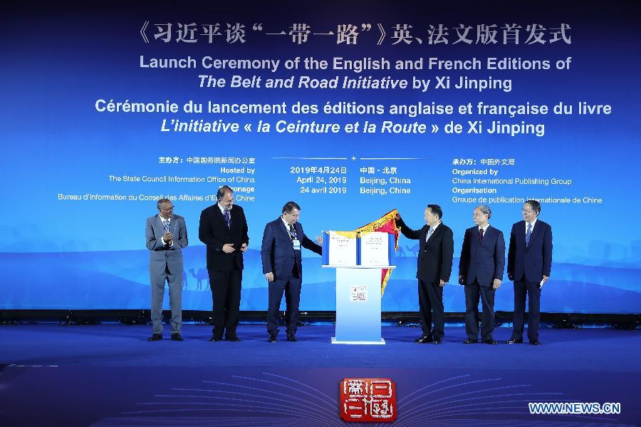 Publication d'éditions en anglais et en français d'articles de Xi Jinping sur l'initiative 