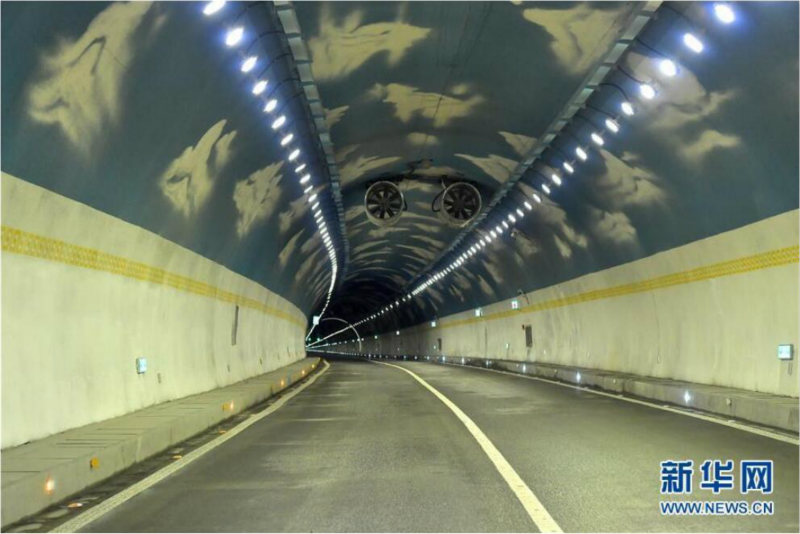 Ouverture à la circulation du plus haut tunnel autoroutier du monde