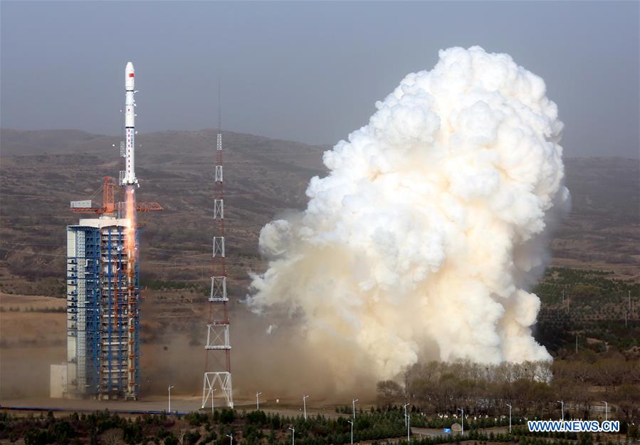 Chine : lancement de deux satellites pour mener des expériences scientifiques