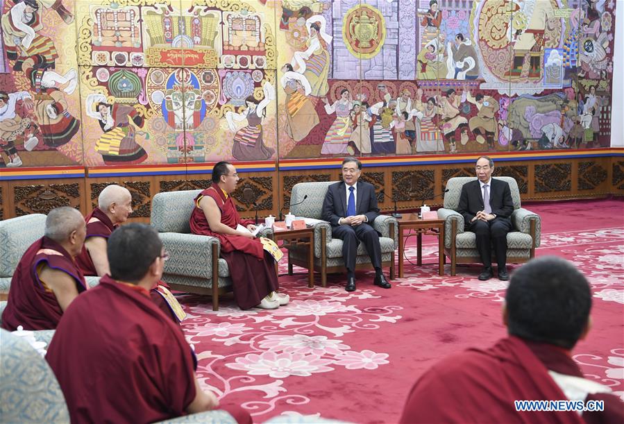 Le plus haut conseiller politique chinois rencontre le 11e panchen-lama