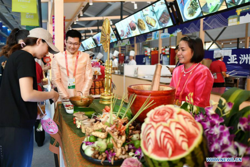 Le festival gastronomique présente la diversité culturelle en Asie
