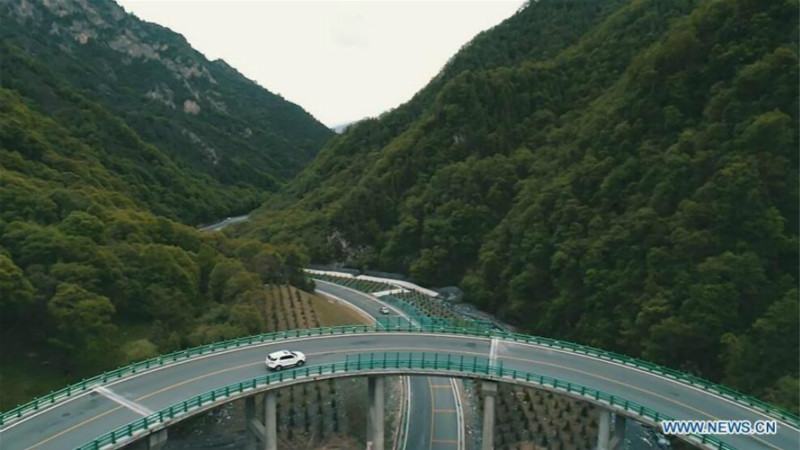 Qinghai : ouverture d'une autoroute reliant Zhalonggou et le canton de Nianbo