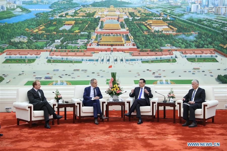 Le Premier ministre chinois rencontre des responsables d'entreprises multinationales