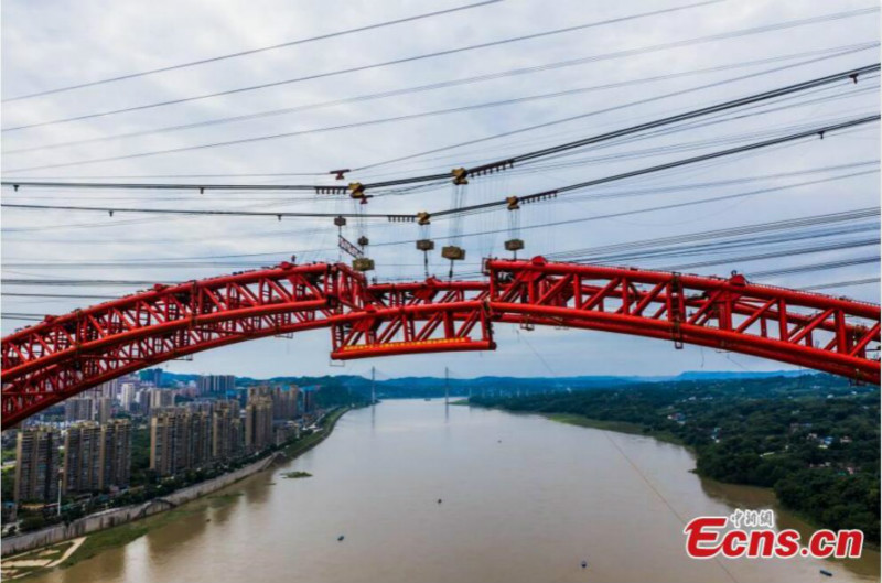 Sichuan : un pont routier en construction sur le fleuve Yangtsé