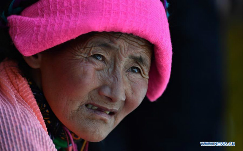 Cérémonie de déploiement de thangka au Tibet