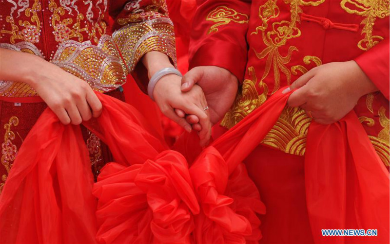 Chine: une cérémonie de mariage collectif au Hebei