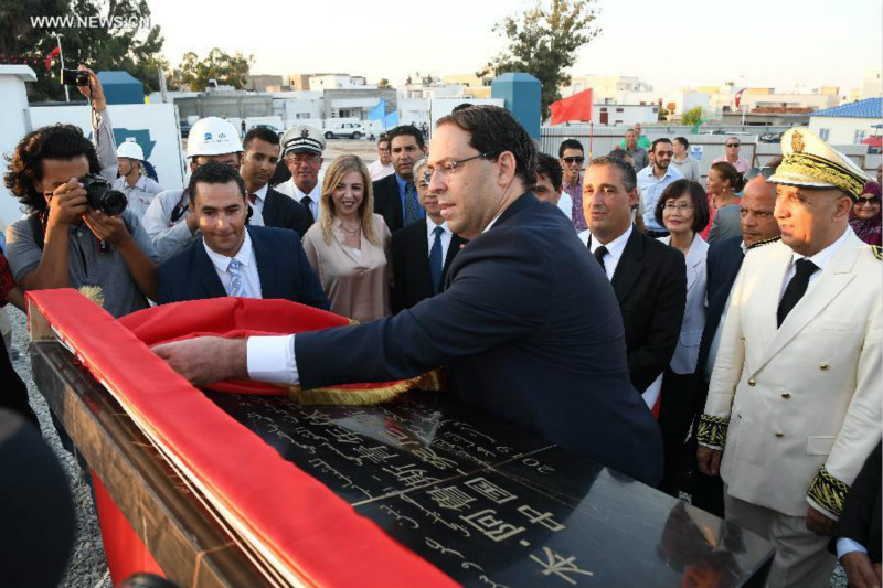 Tunisie : le Chef du gouvernement pose la première pierre de l'édifice d'un centre culturel et sportif financé par la Chine