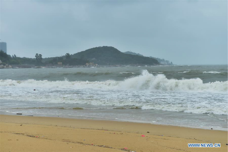 Le typhon Bailu touche terre dans l'est de la Chine