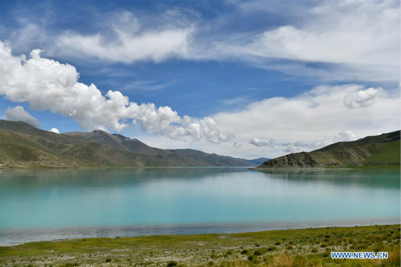 Chine : paysage du lac Yamzbog Yumco au Tibet