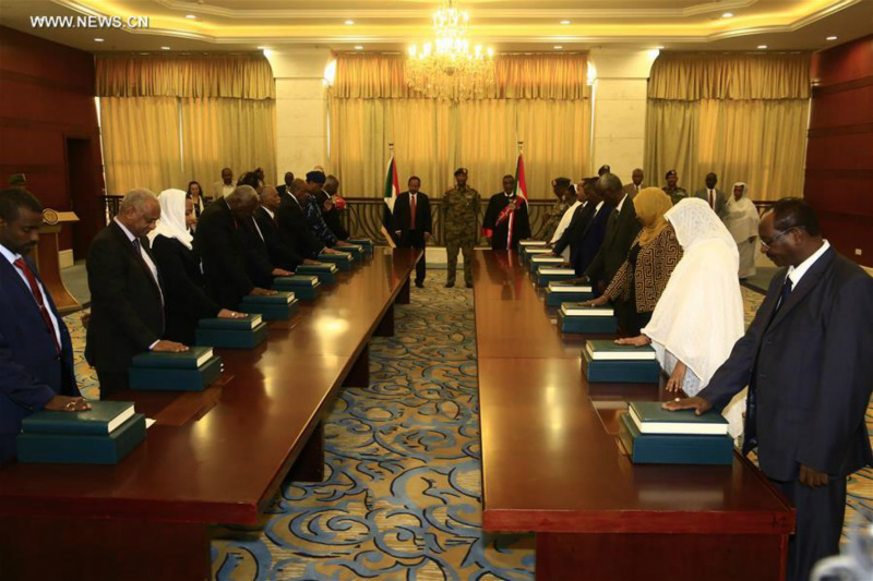 Les ministres du gouvernement de transition soudanais prêtent serment