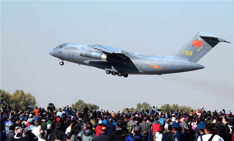 Un spectacle aérien marque le 70e anniversaire de l'Armée de l'air chinoise