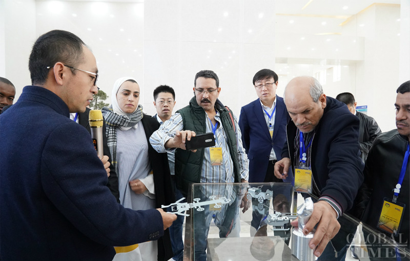 Les journalistes des pays arabes de l'Alliance de coopération des médias « la Ceinture et la Route » visitent la ville de Lanzhou