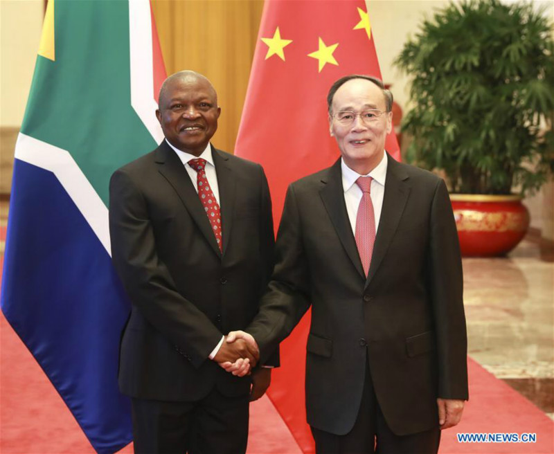 Le vice-président chinois s'entretient avec le vice-président sud-africain