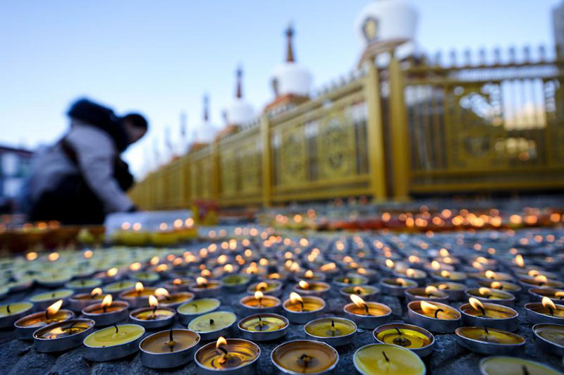 Qinghai : le Festival des Lampes à Beurre illumine une nouvelle année