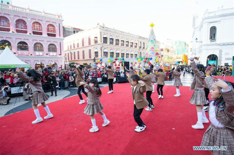 Macao : un défilé organisé pour célébrer le 20e anniversaire du retour à la mère patrie