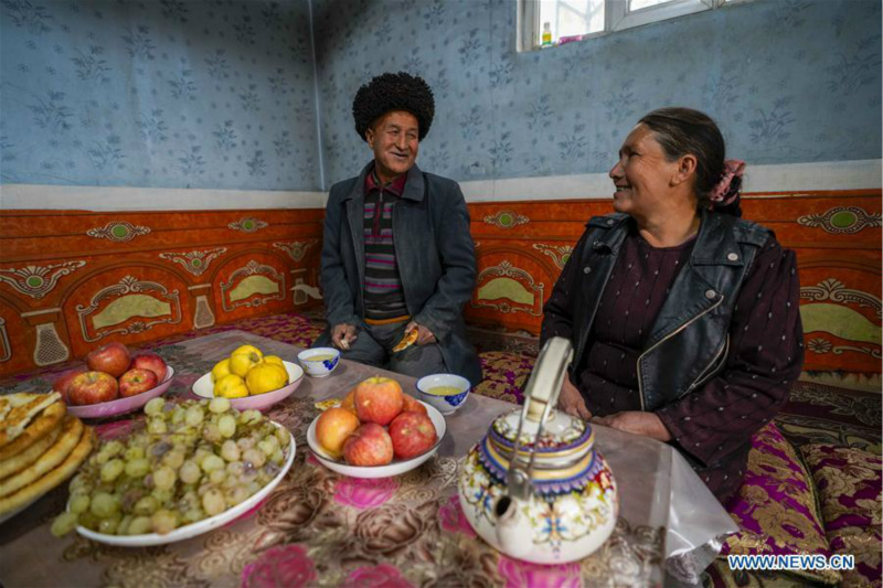Quelques exemples de mesures prises dans les villages pauvres du Xinjiang pour améliorer le niveau de vie des habitants