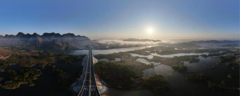 Une autoroute panoramique achevée dans le Guangxi
