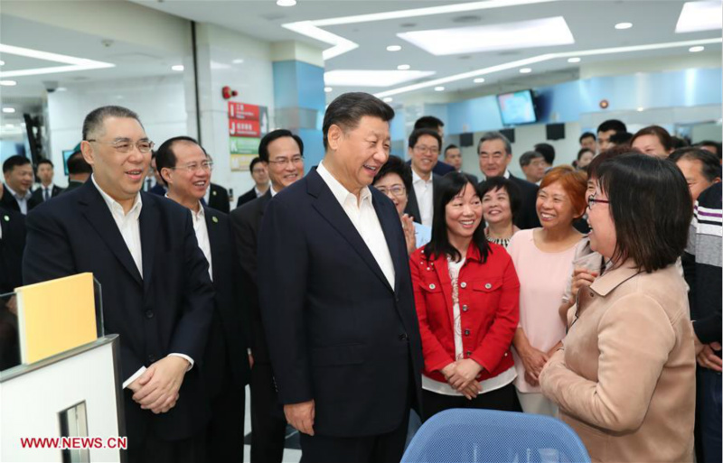 Le président chinois Xi Jinping visite un centre de services gouvernementaux et une école à Macao