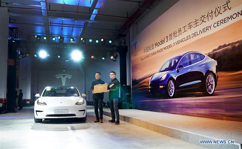 Le premier lot de voitures Tesla produites en Chine livré à Shanghai