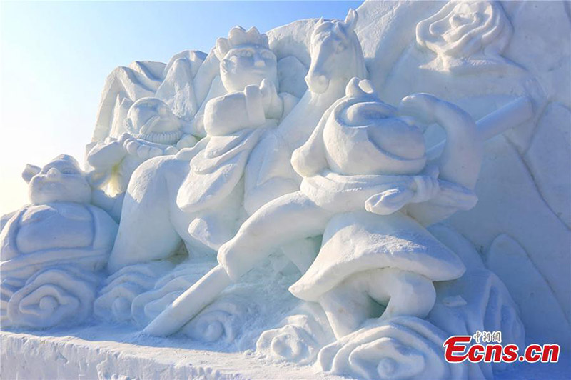 Des sculptures de neige impressionnent les touristes dans le Nord-ouest de la Chine