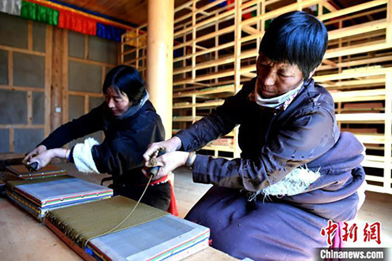 En photos : la fabrication de l'encens tibétain traditionnel
