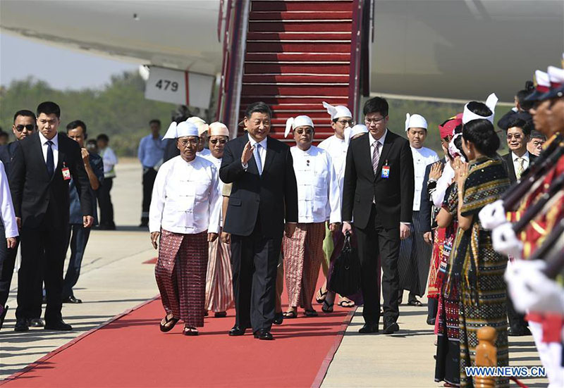 Xi arrive à Naypyidaw pour une visite d'Etat au Myanmar