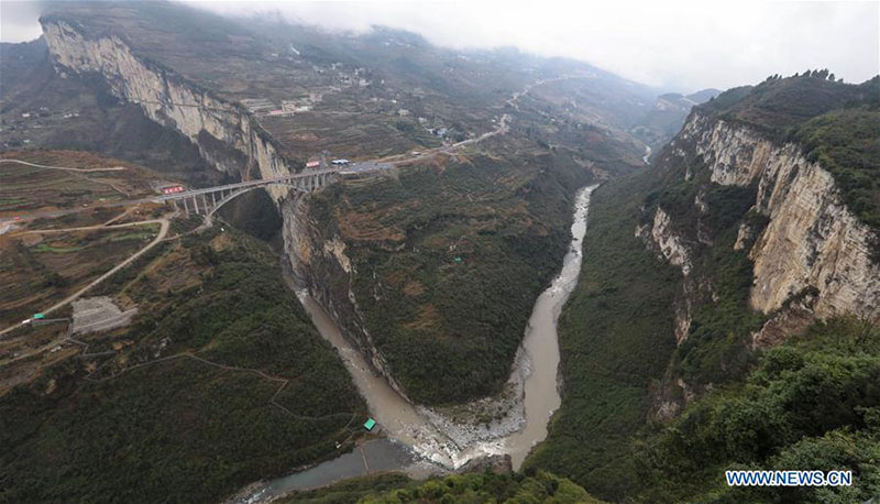 Ouverture d'un pont reliant trois provinces du sud-ouest de la Chine