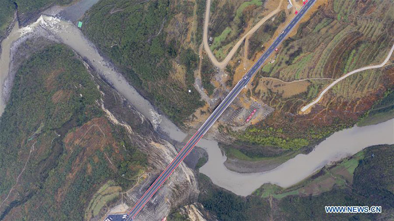 Ouverture d'un pont reliant trois provinces du sud-ouest de la Chine