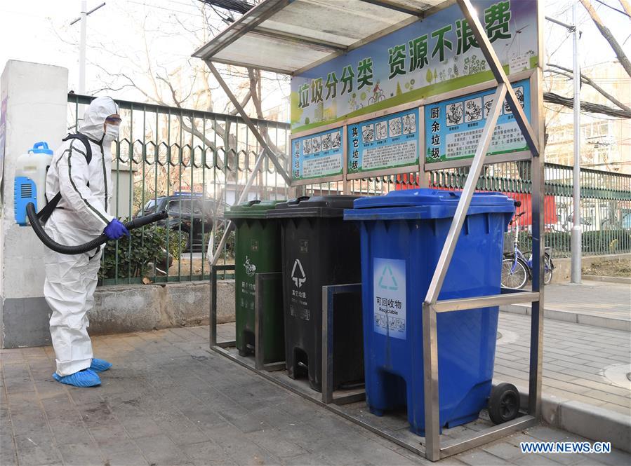Beijing désinfecte des quartiers résidentiels pour combattre le nouveau coronavirus